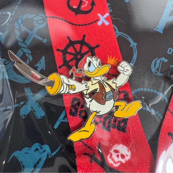 NWT. Disney pin set. Pirates Of The Caribbean Starter Set. 4 Pins of pirates - Picture 8 of 13